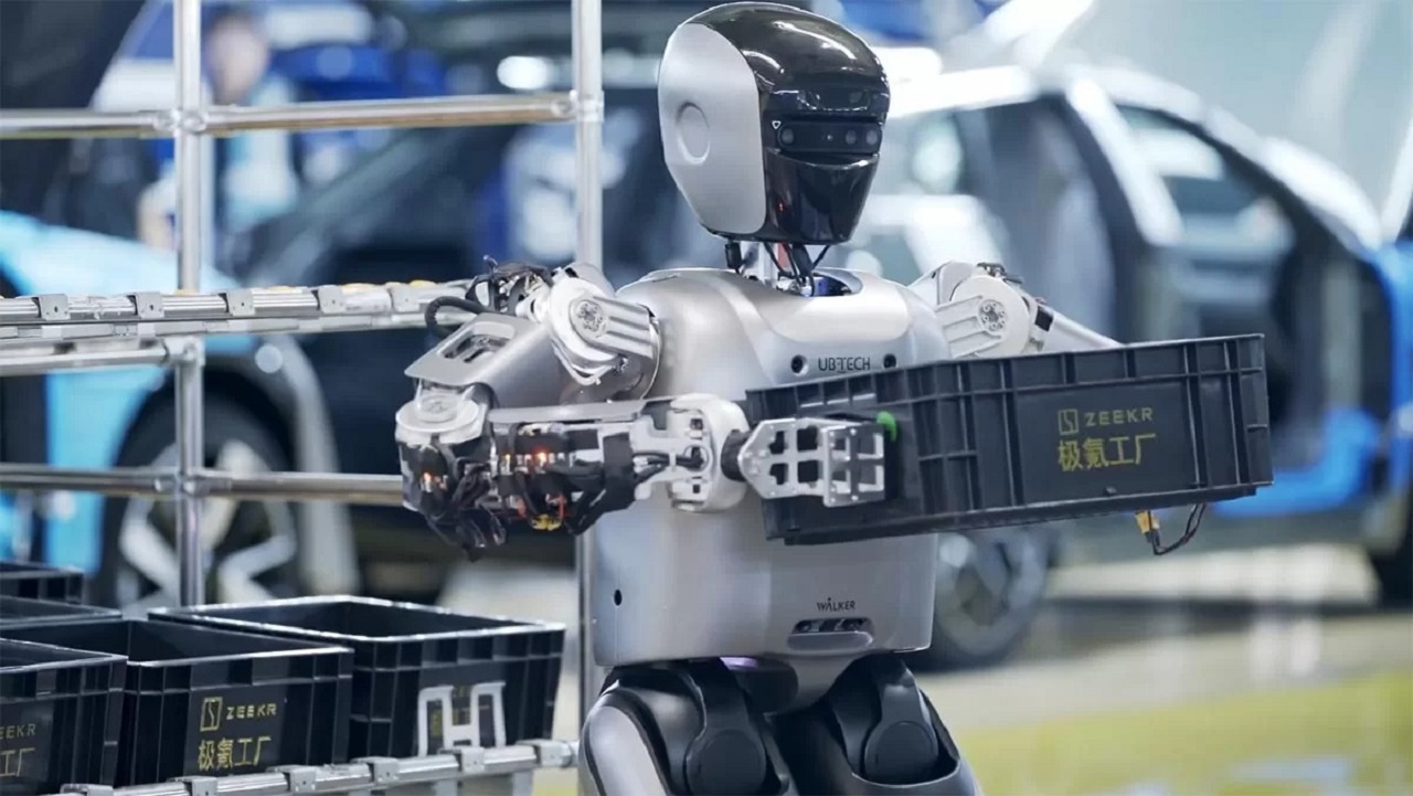 Zeekr ha accolto il suo primo robot umanoide in fabbrica