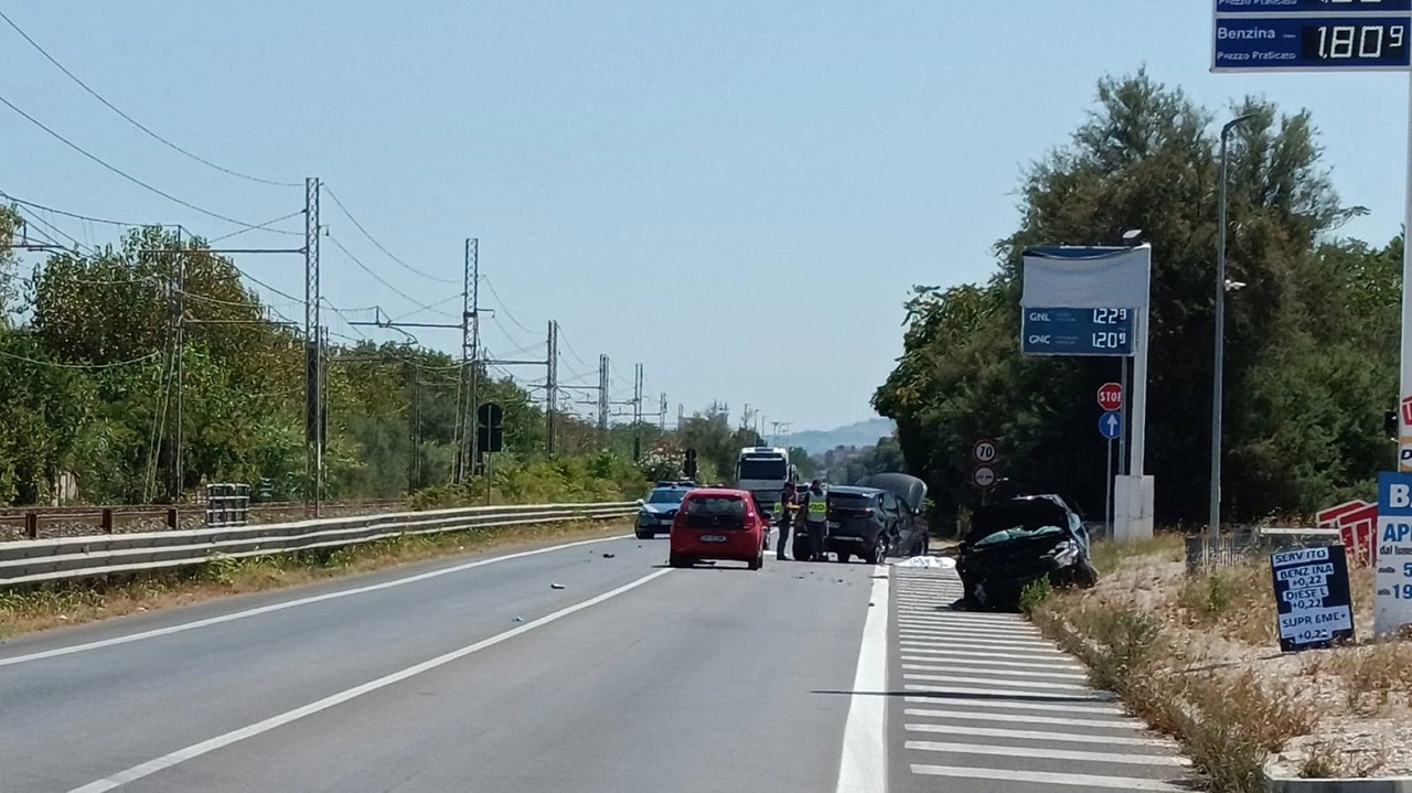 Senigallia: neopatentato travolge e uccide due ciclisti