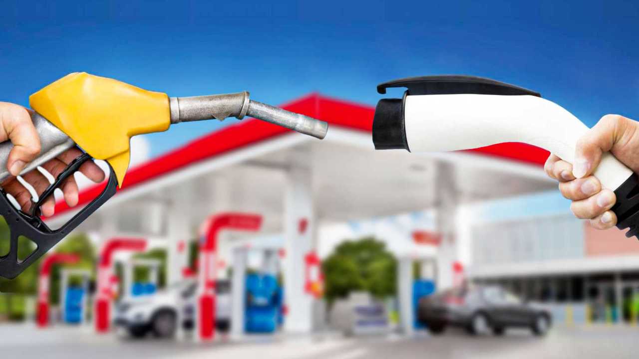 Riforma dei carburanti: Urso annuncia più punti di ricarica per auto elettriche