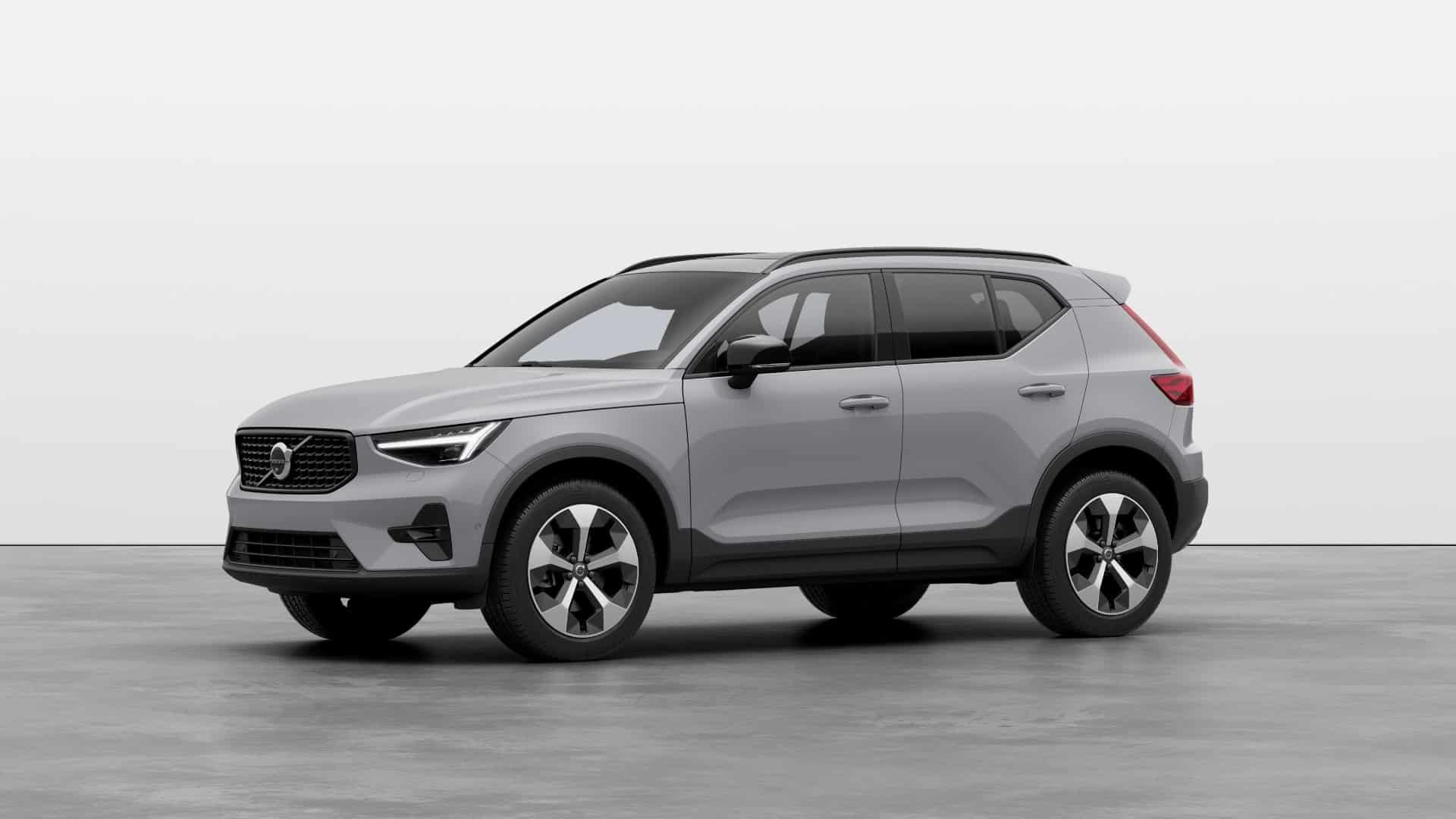 Volvo XC40 2024: SUV compatto con motori ibridi e tecnologia all’avanguardia. Le caratteristiche