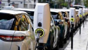 Auto elettriche: anche in Svizzera cala il numero di persone interessate al loro acquisto