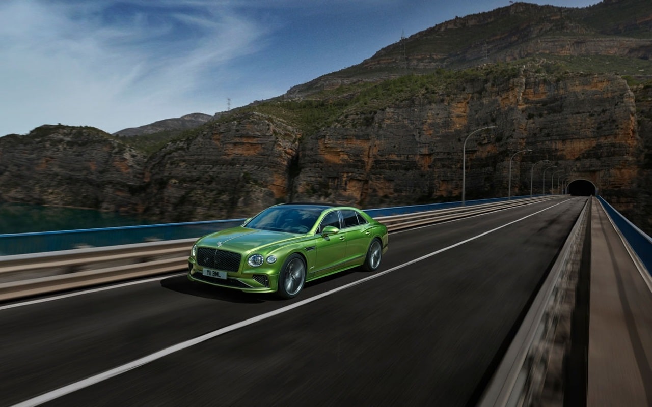 Bentley ritarda i suoi piani per i veicoli elettrici e punta sugli ibridi