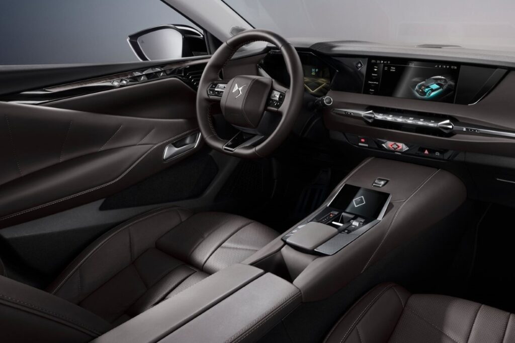 DS 4 2024: design, motori, prezzi e caratteristiche