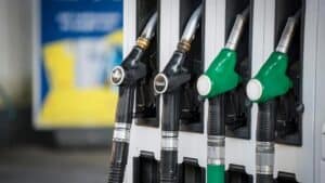 Palermo: a causa di un guasto distributore eroga benzina gratis, spariscono tremila litri