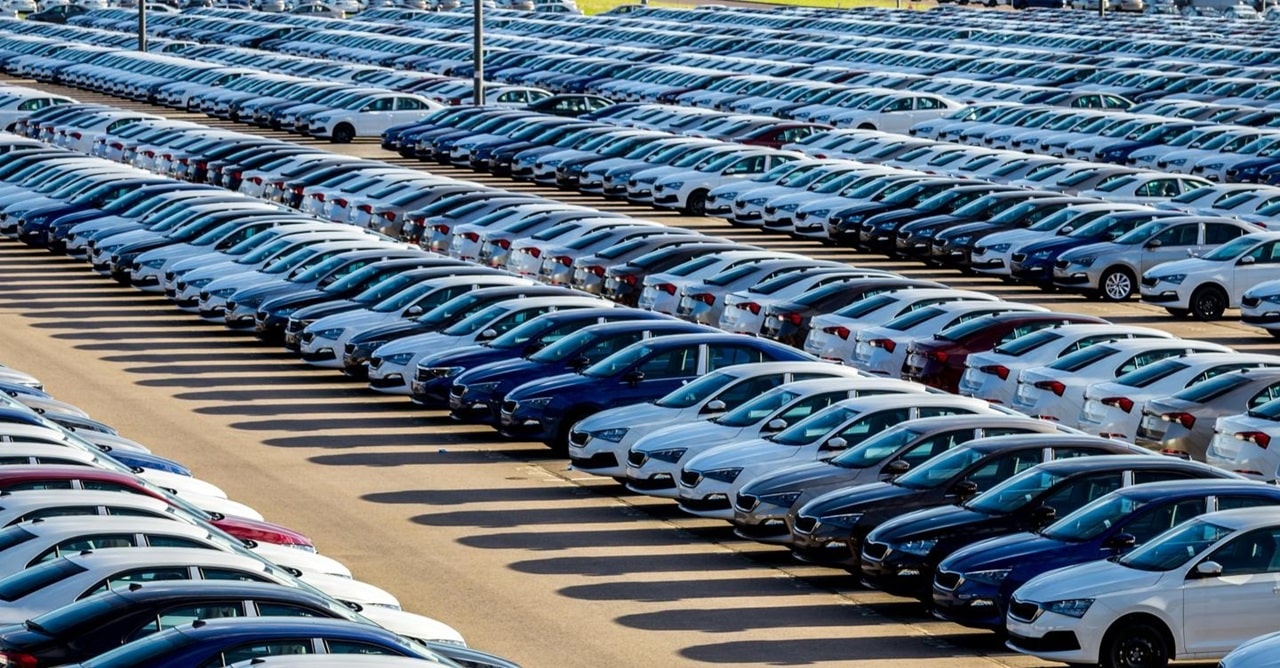 L’Italia vuole rinviare lo stop ai motori diesel e benzina dal 2035: ecco il piano
