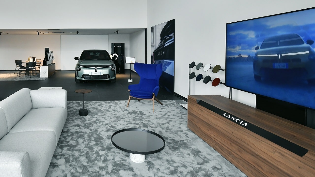 Lancia annuncia l’apertura del suo primo showroom a Parigi e Barcellona