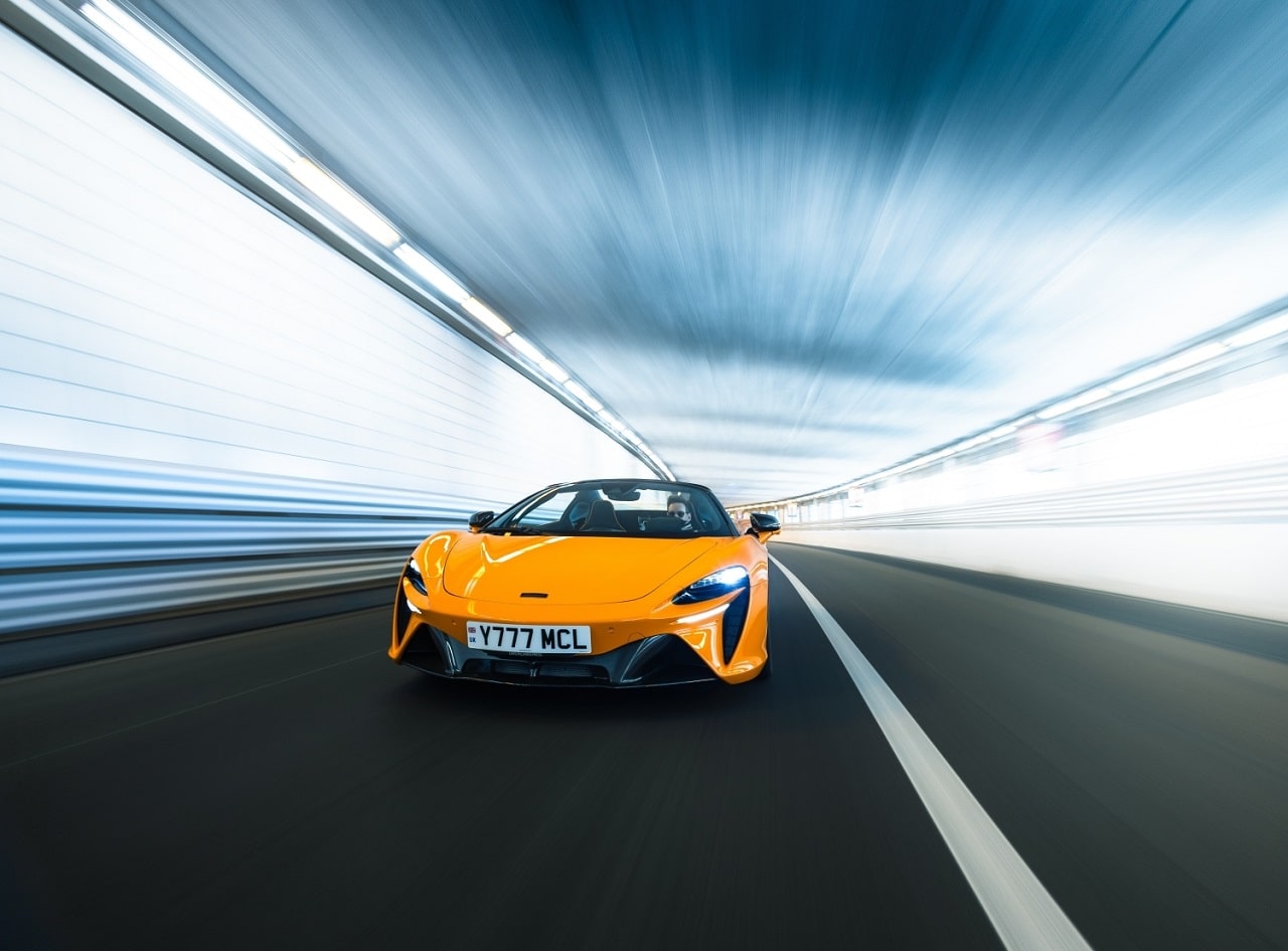 McLaren Artura Spider: anteprima nazionale al Salone Auto Torino 2024