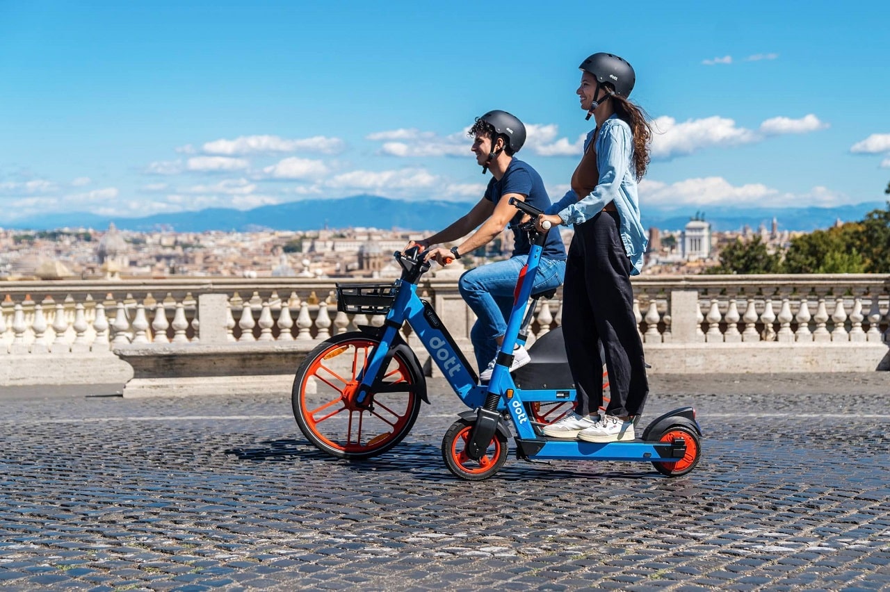 Micromobilità urbana: in Italia nei primi 9 mesi del 2024 +40% di corse a emissioni zero