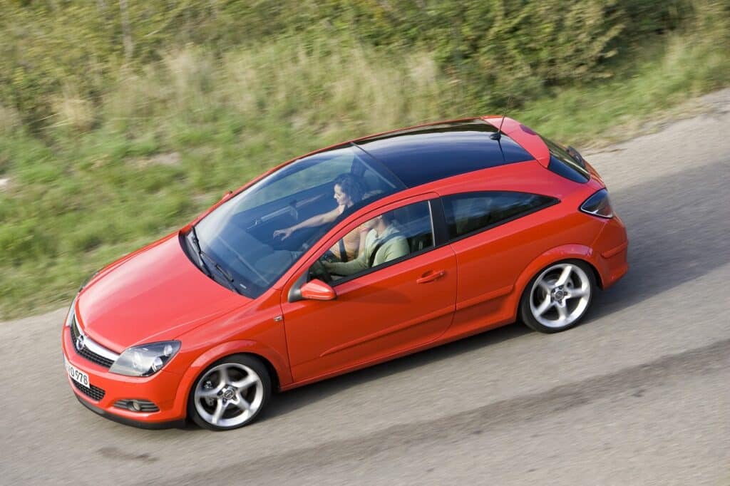 Opel Astra parabrezza panorama