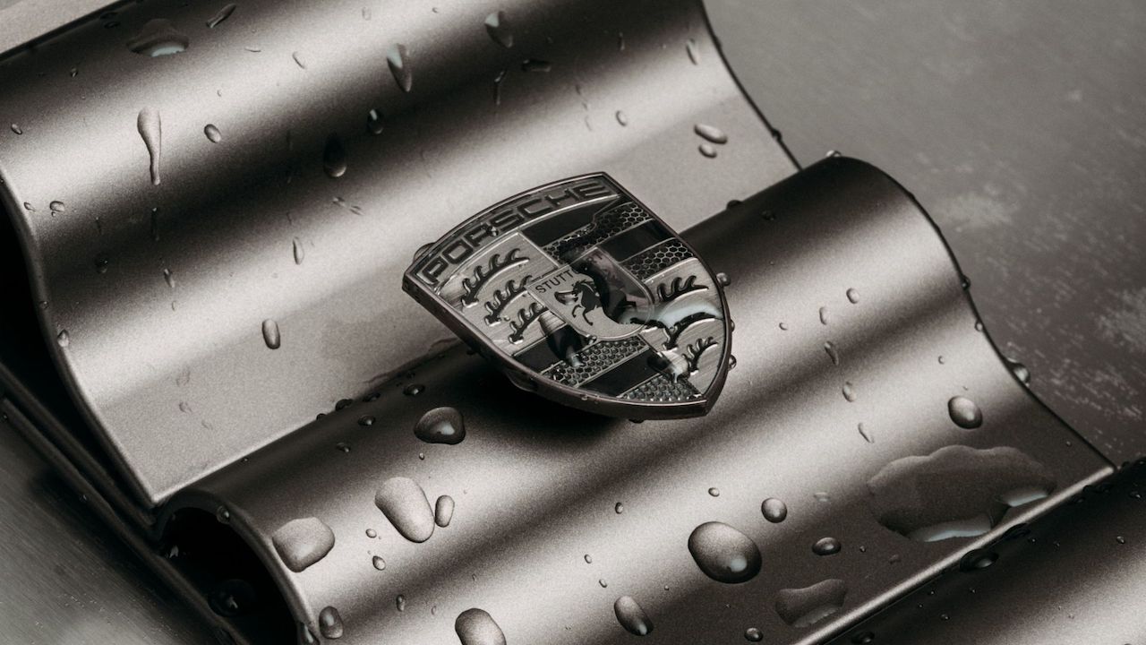 Porsche: la tonalità Turbonite entra nel Pantone Fashion Color Trend Report