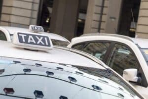 Napoli: scoperti 24 tassisti abusivi senza patente o assicurazione