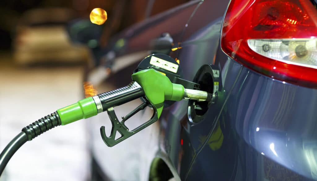 Riforma dei carburanti: Urso annuncia più punti di ricarica per auto elettriche
