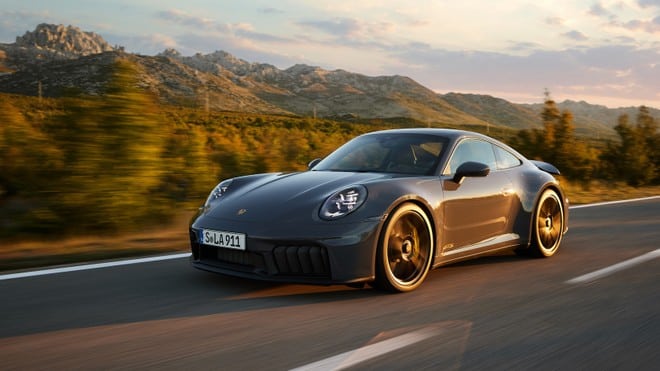 La nuova era della Porsche 911: restyling, motore ibrido e design [VIDEO]
