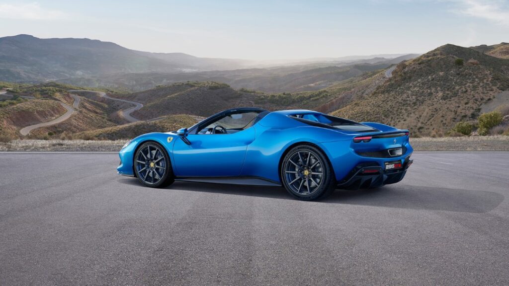 Ferrari 296 GTS 2024: la spider di lusso del Cavallino. Le caratteristiche