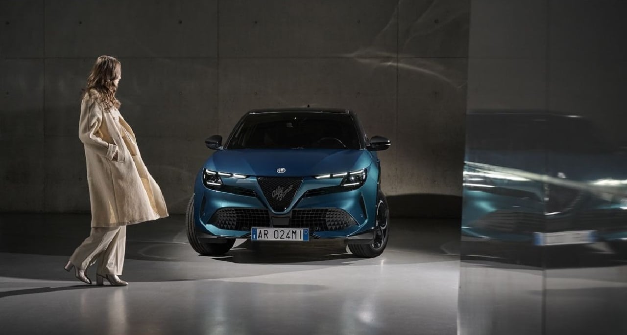 Alfa Romeo Junior Ibrida debutta in tutti i concessionari italiani
