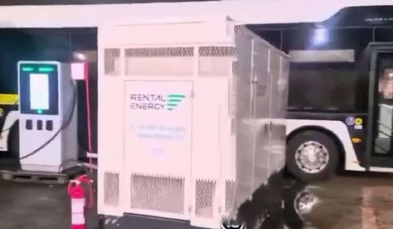 Torino: autobus elettrici ricaricati con generatore a gasolio [VIDEO]