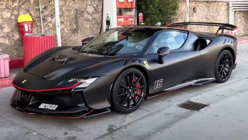 Charles Leclerc e la sua ultima supercar la Ferrari SF90 XX