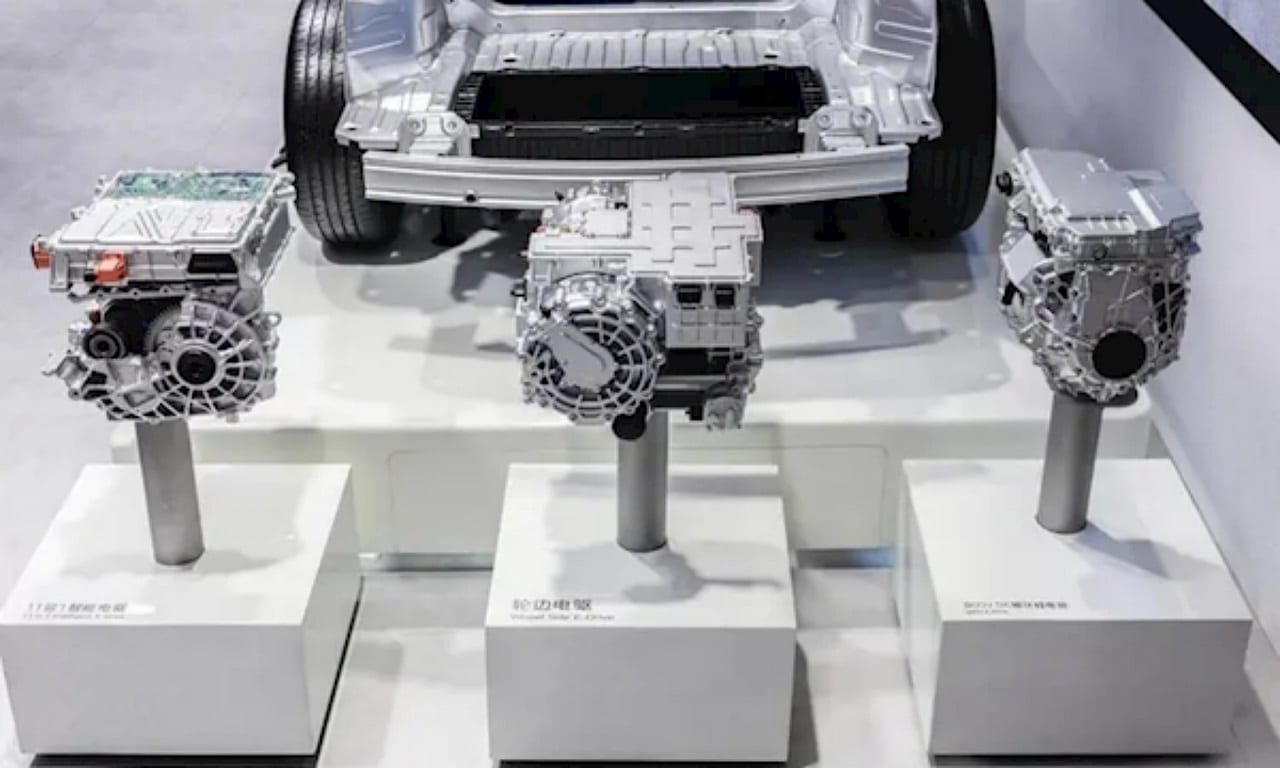 Geely pronta per il lancio di un motore ibrido con un’autonomia di 2.000 km