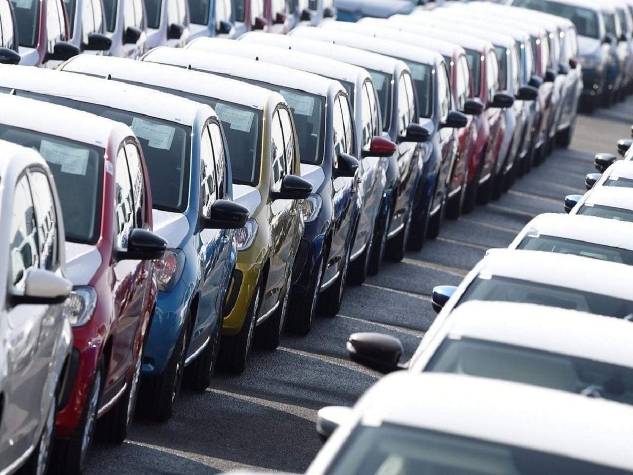 Incentivi auto addio: il governo taglia 4,6 miliardi per dare più soldi alla difesa