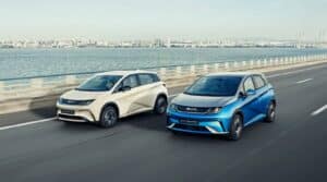 L’Unione Europea approva dazi sulle auto elettriche cinesi: divisioni interne emergono