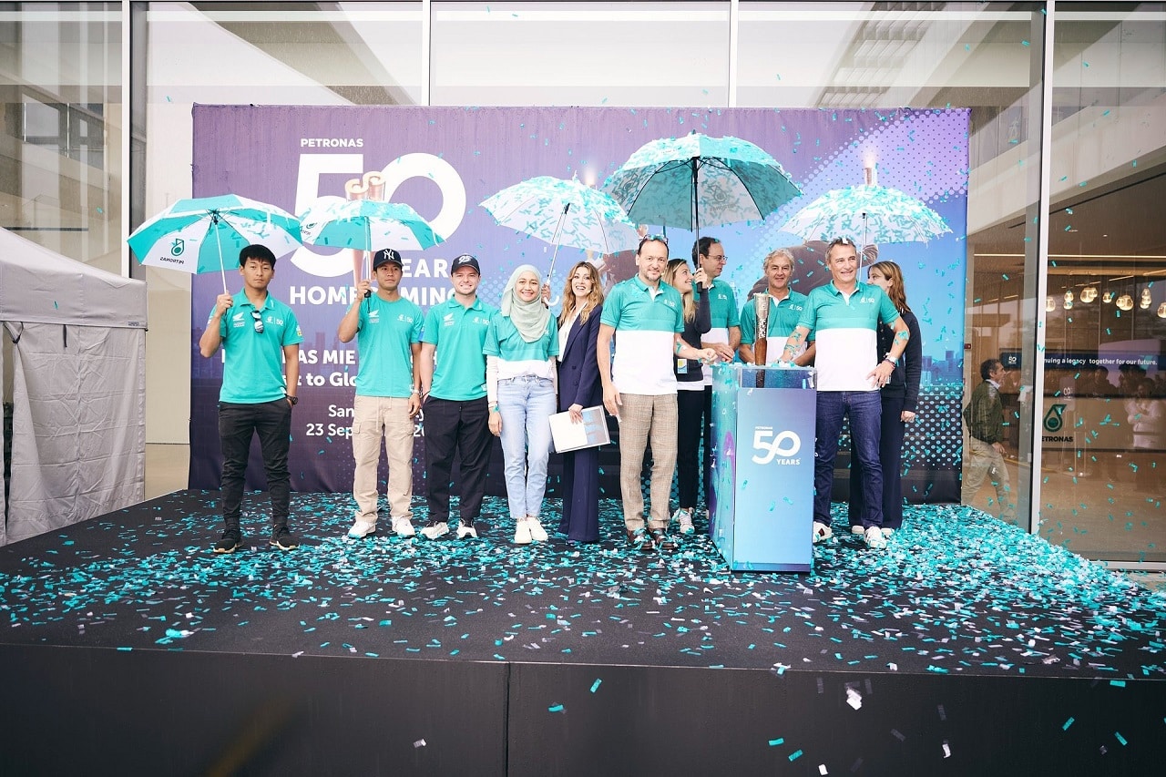 Petronas festeggia il suo 50° anniversario in Italia con una speciale cerimonia di consegna della torcia