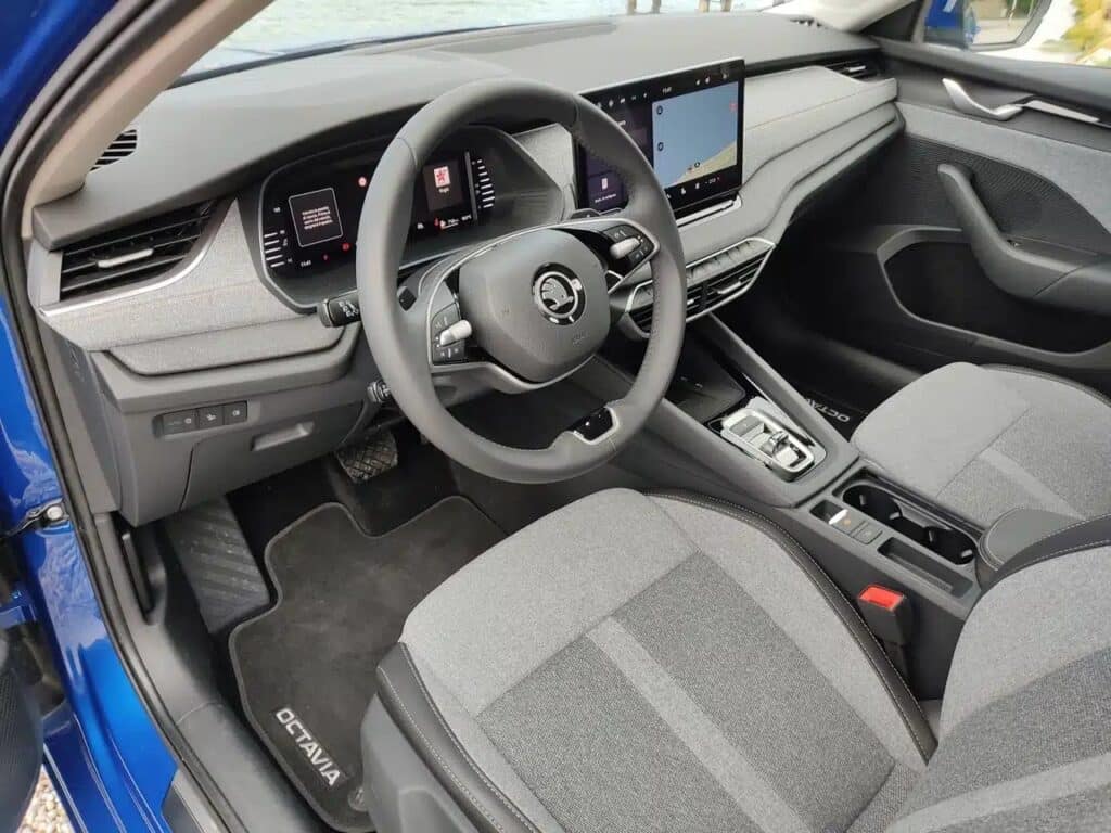 Skoda Octavia Wagon: eleganza e razionalità in una station wagon di classe. VIDEO e caratteristiche