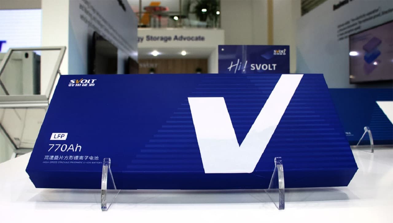 Anche i cinesi abbandonano l’Europa: il produttore di batterie Svolt via entro il 2025