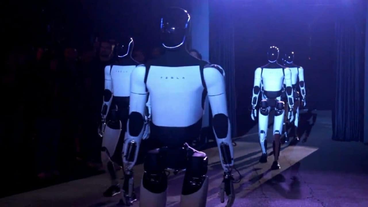 Elon Musk svela la nuova generazione del suo robot Optimus [VIDEO]