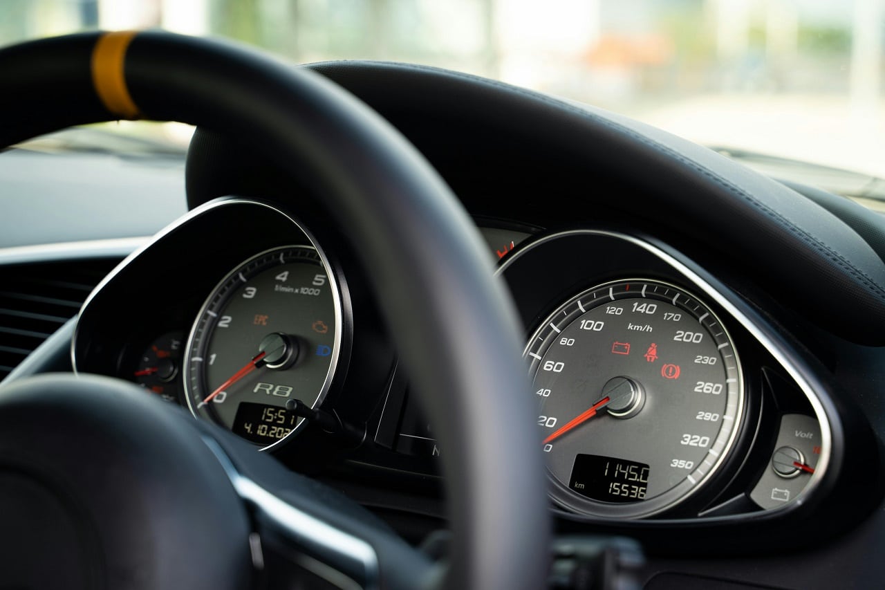 Più chilometri un’auto percorre, maggiore è il rischio di manomissioni secondo uno studio