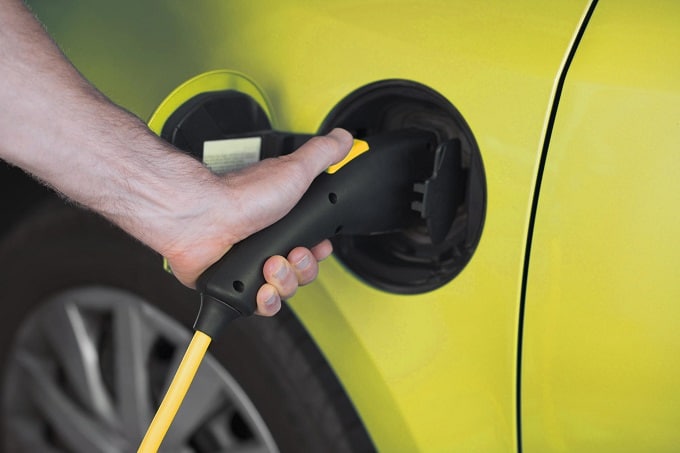 Auto elettriche: le colonnine pubbliche superano quota 60.000 in Italia