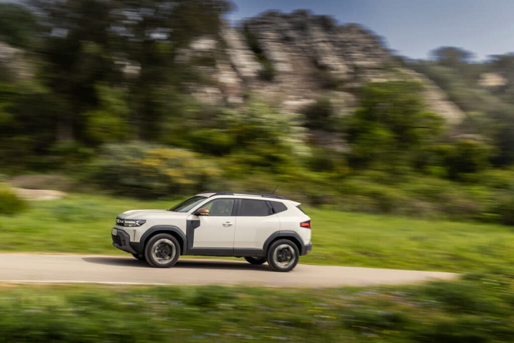 Dacia Duster Hybrid 140: il nuovo SUV elettrificato