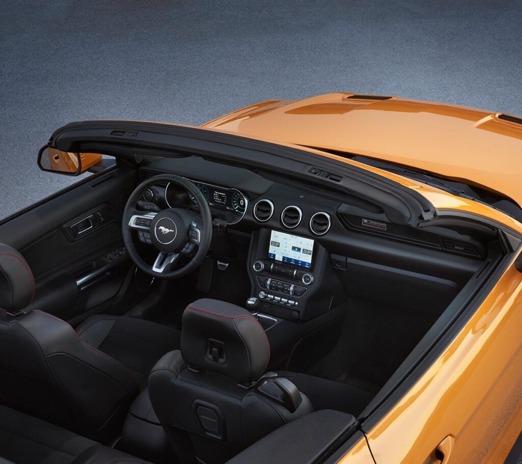 Ford Mustang Convertible 2024: potenza e stile sotto il cielo aperto. Le sue caratteristiche