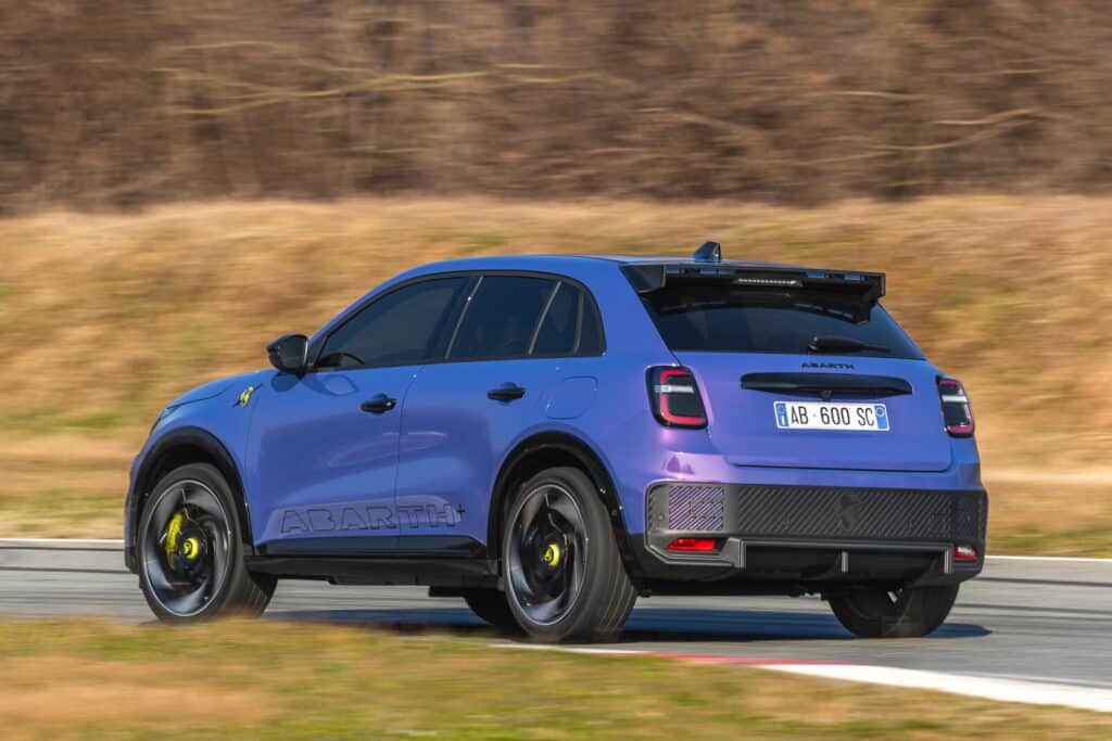 Abarth 600e 2024 autonomia, prestazioni e tecnologia al top. Le sue caratteristiche