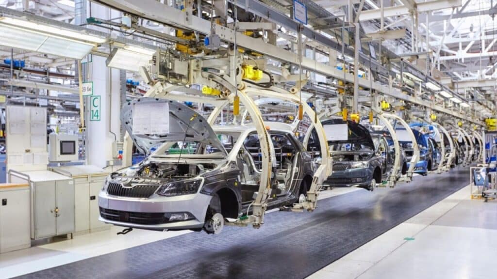 Anfia lancia l’allarme: a settembre la produzione di auto in Italia si è dimezzata