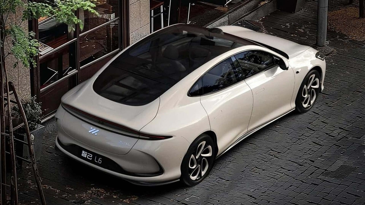 Auto elettriche: ecco la berlina cinese che sembra un’Audi e fa 1.000 km con una sola ricarica
