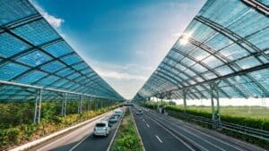 Fotovoltaico sulle Autostrade: le emissioni di CO2 si ridurrebbero del 28% secondo uno studio