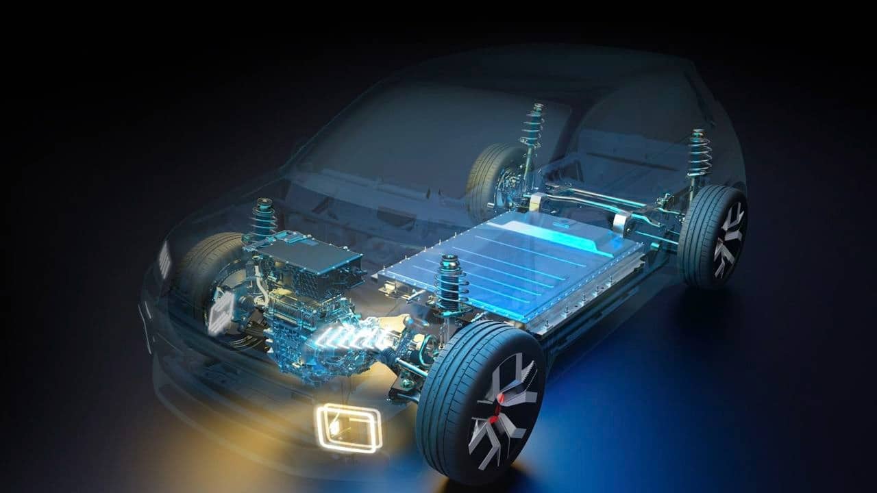 Renault lancia una frecciatina a Stellantis: “Le loro auto elettriche consumano troppo”