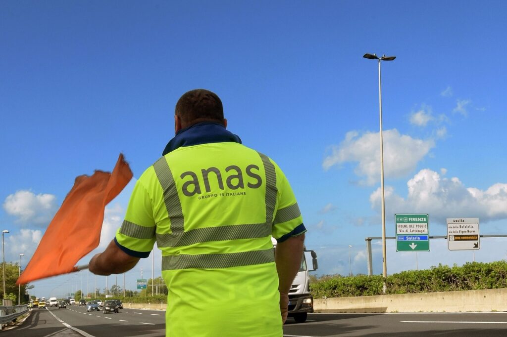 Anas: per il 51% degli italiani non è pericoloso superare i limiti di velocità secondo una ricerca