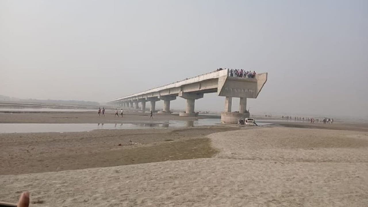 India: seguono navigatore e precipitano da ponte incompleto, morti tre giovani