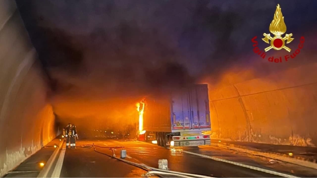 Autostrada Torino-Bardonecchia: terribile incendio in galleria [VIDEO]