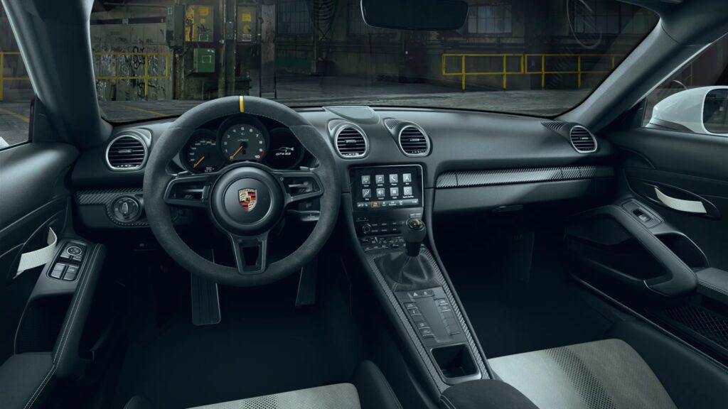 Porsche
718 Cayman