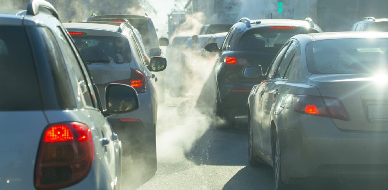 Regno Unito: confermato lo stop alle auto a benzina e diesel dal 2030