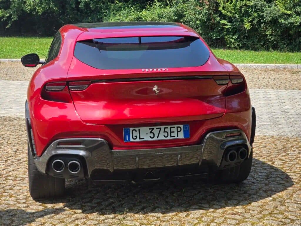 Ferrari Purosangue 2024: prezzo, foto, dimensioni, interni