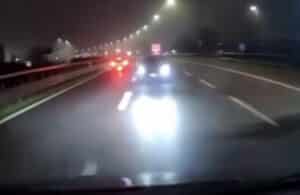 Milano, auto contromano in tangenziale: il VIDEO dello scontro frontale con un’altra vettura
