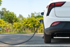 Solo l’1% di chi acquista un’auto elettrica torna alle auto a benzina secondo uno studio