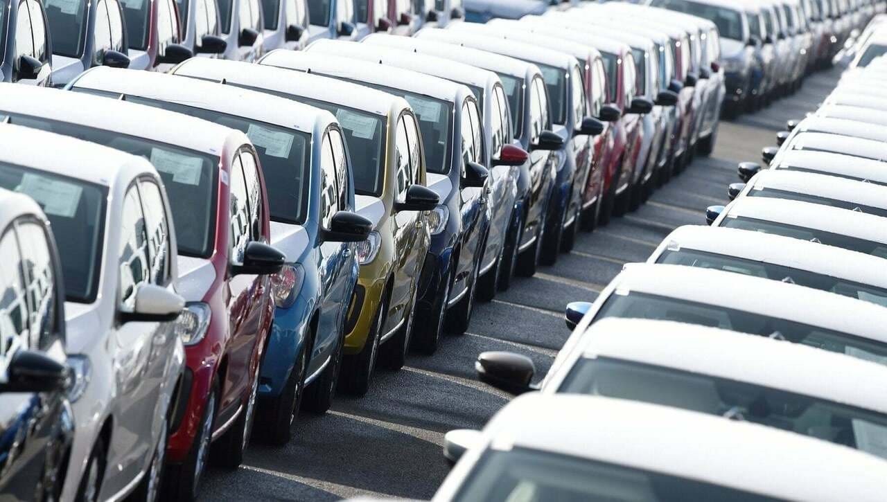 L’auto preferita dai giovani? Termica, di proprietà e con un prezzo intorno ai 20mila euro