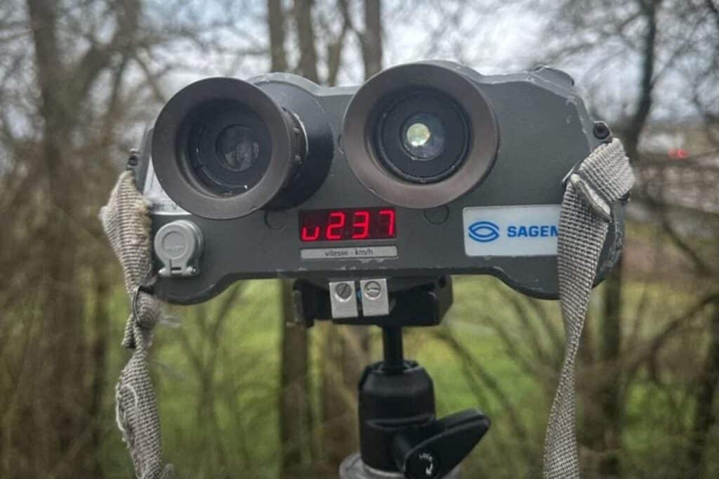 Beccato a 237 km/h con la sua BMW X7 in autostrada: danese non può più guidare in Francia