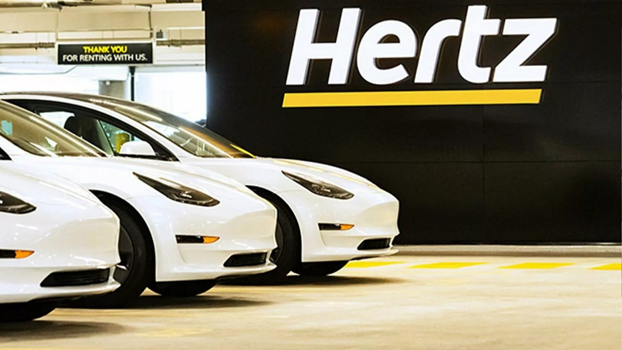 Hertz starebbe chiedendo ai suoi clienti di acquistare le sue auto elettriche a prezzi stracciati