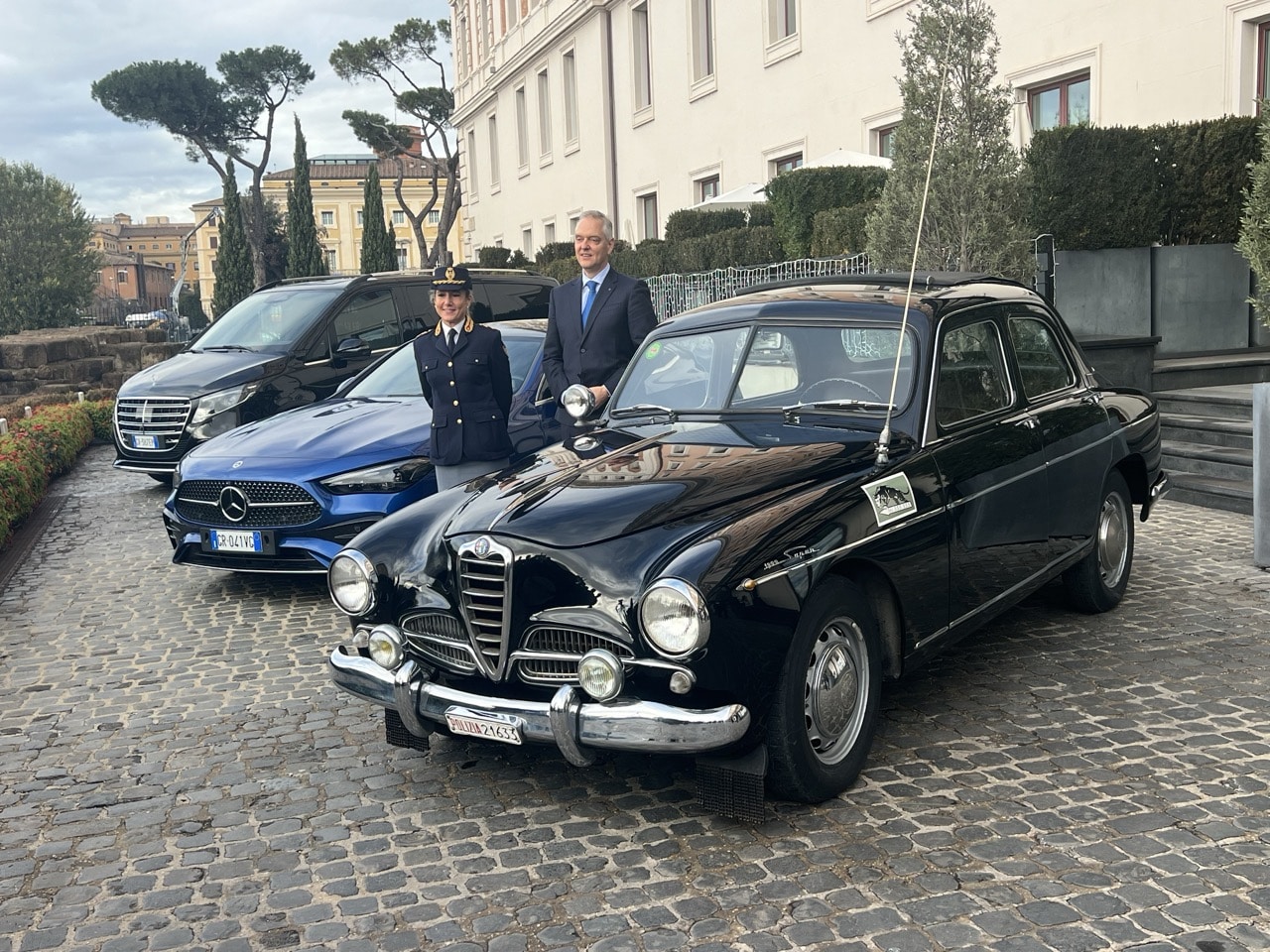 La tecnologia Mercedes protegge dai furti d’auto con soluzioni innovative