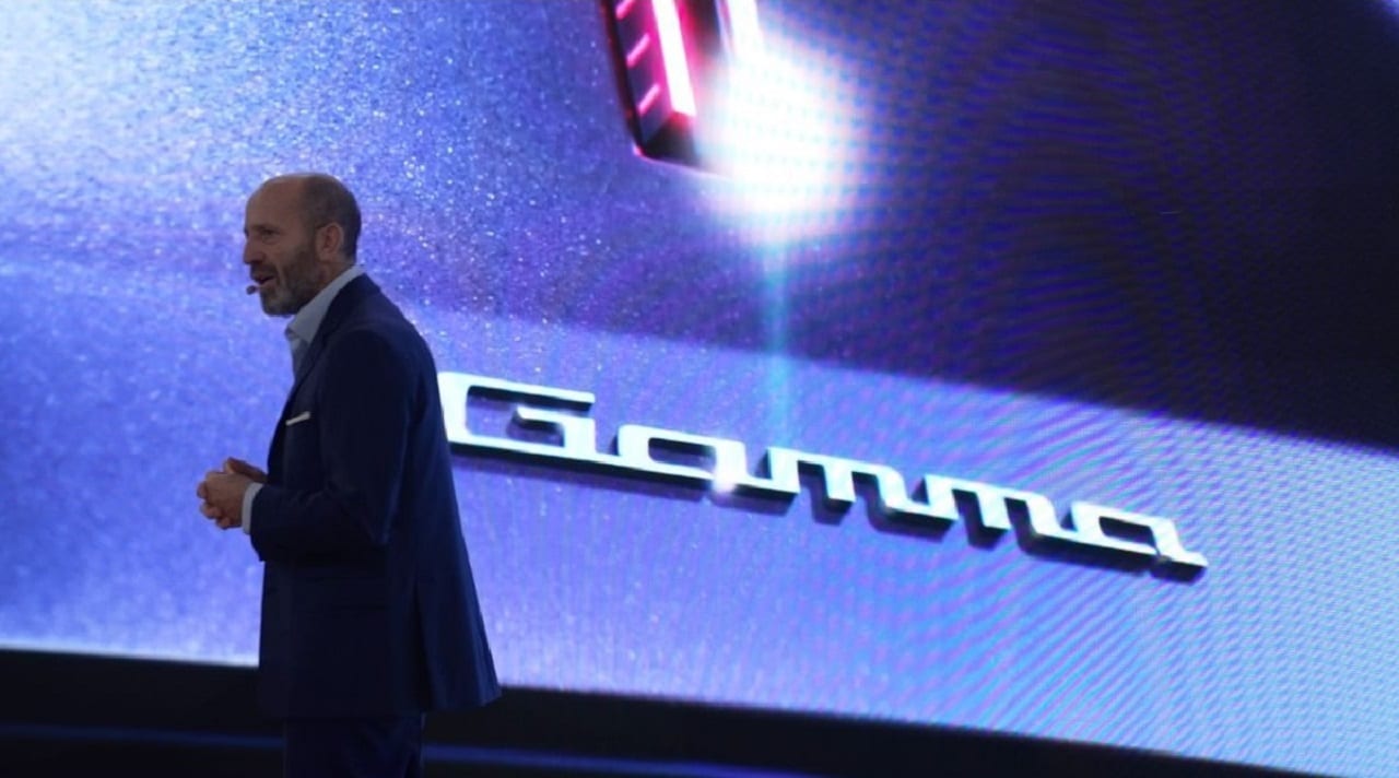 Lancia Gamma 2026 sarà prodotta a Melfi in versione ibrida ed elettrica